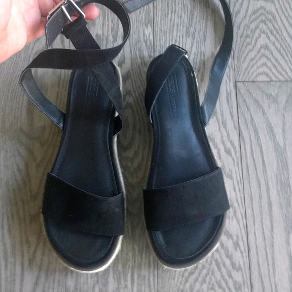 Beautiful sandals by ASOS 🌼🌼🌸 - Picture 1 of 8